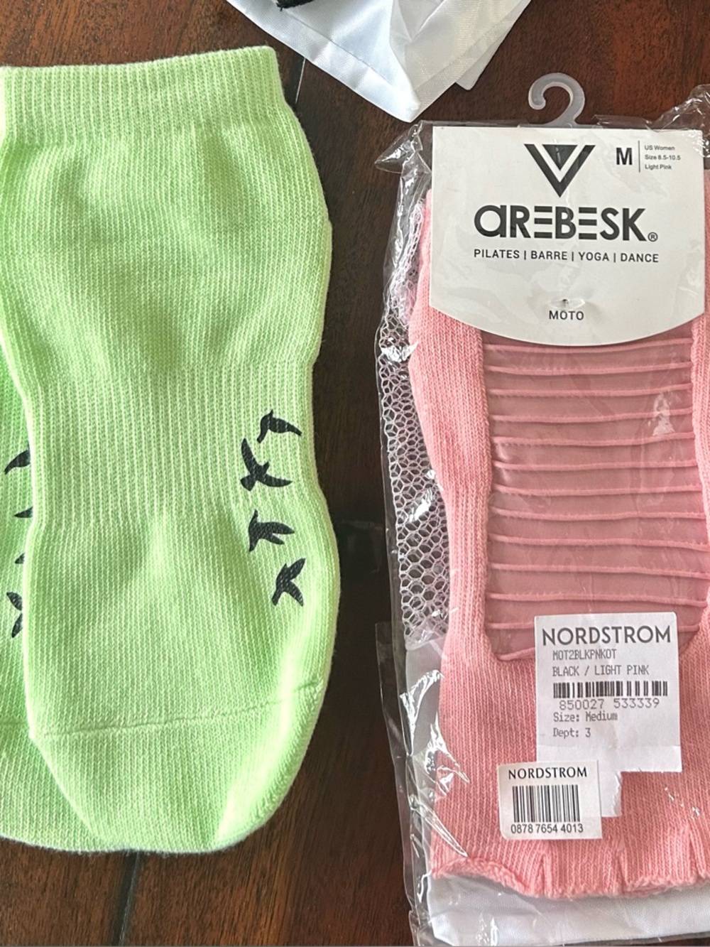 Arebesk. Set of 3 pilates socks . Size M . Never worn with tags - Picture 3 of 6